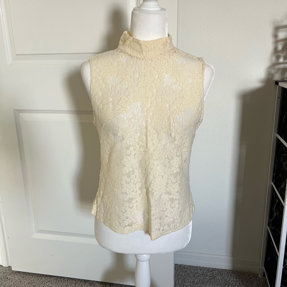 NWOT Elegant Cream Lace Sleeveless Top 6 Medium